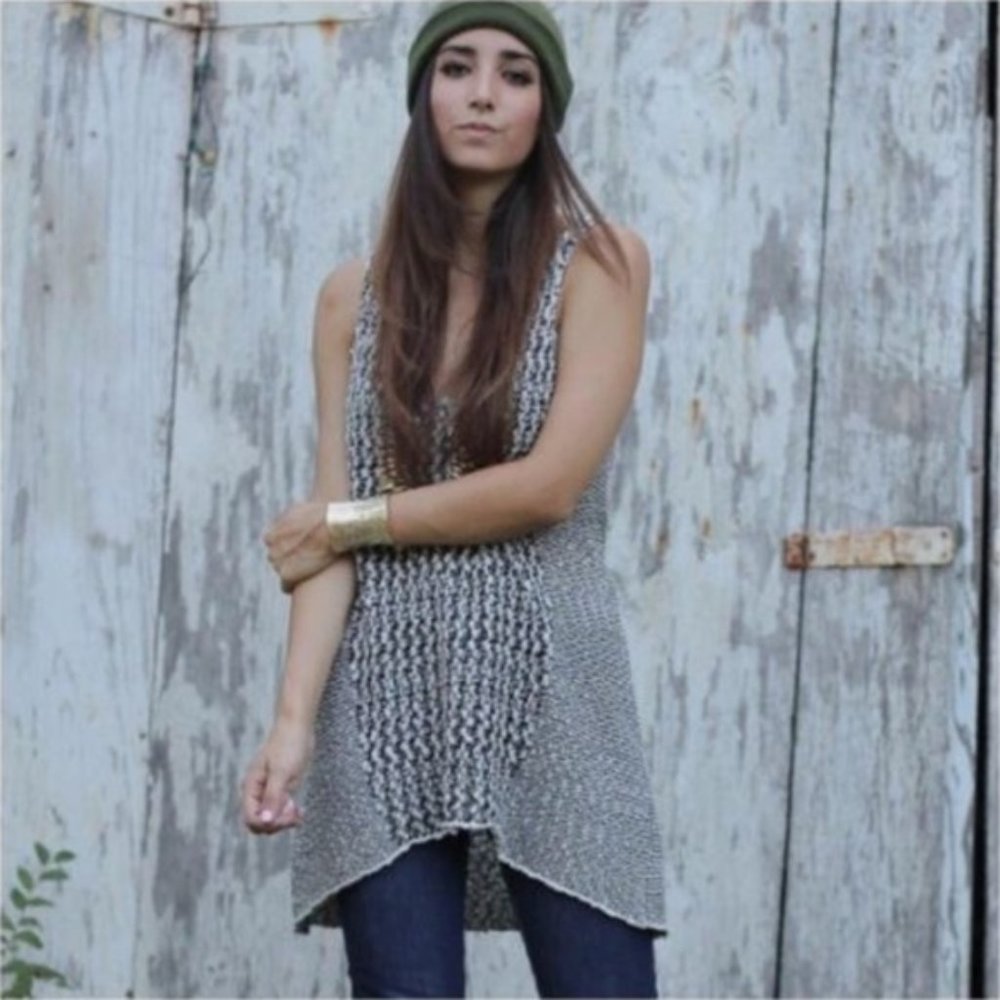 CAbi tape yarn tank in Oreo